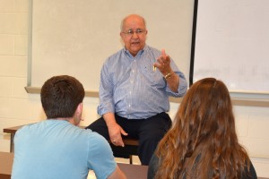 Historian Billy Yeargin talks with members of the VGCC History Club. (VGCC photo)