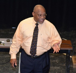 Professor Lee Stiff speaks at VGCC. (VGCC photo)