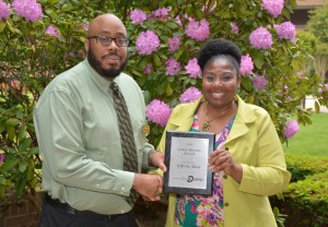 From left, Jeffrey Allen receives the Laura Thomas Award from Cathy Davis. (VGCC photo)